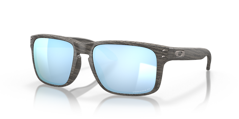 Holbrook™ Woodgrain Collection